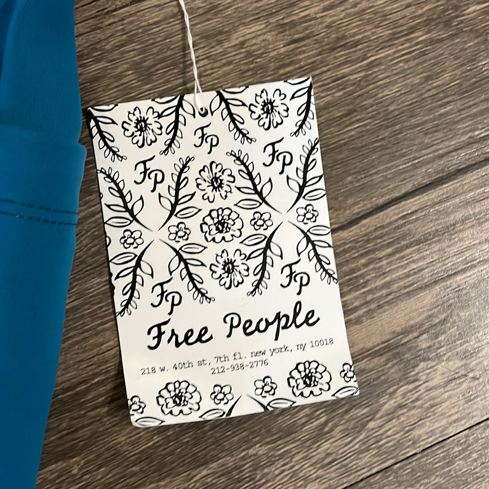 Free People - Picture 3 of 6